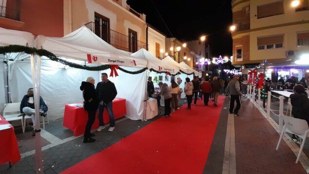 calle mayor en el mercat de nadal del verger en 2023