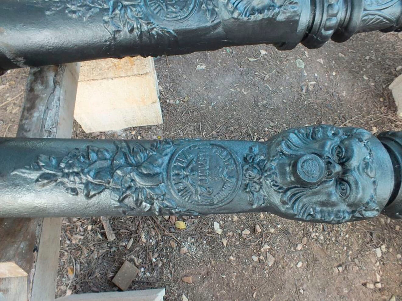 Decoración de las farolas restauradas