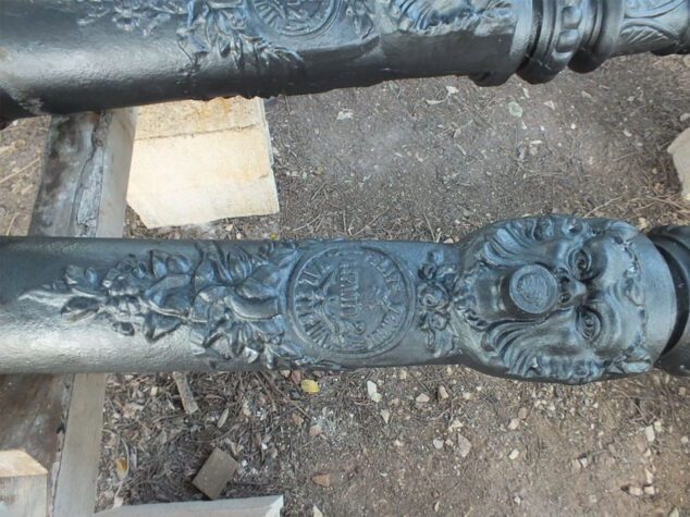 Imagen: Decoración de las farolas restauradas