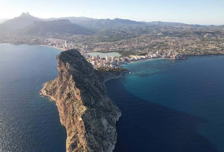 El Peñón de Ifach a vista de drone