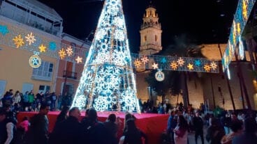 encendido de luces de navidad en la placa de lajuntament de pego este 2023