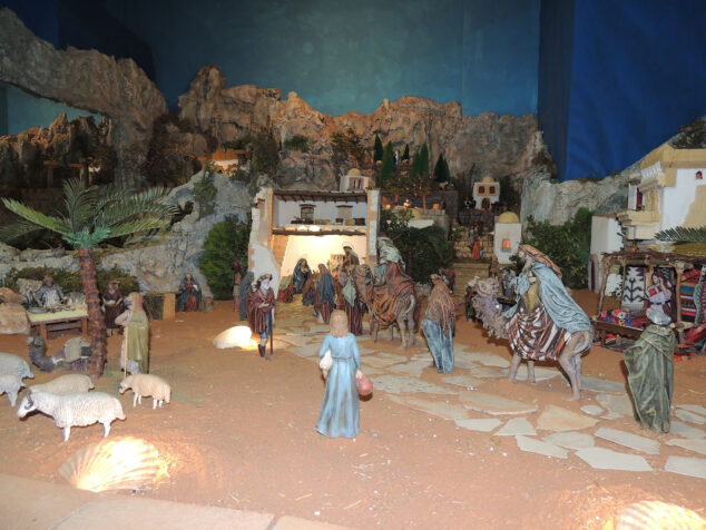 escena del pesebre en el belen monumental en el verger