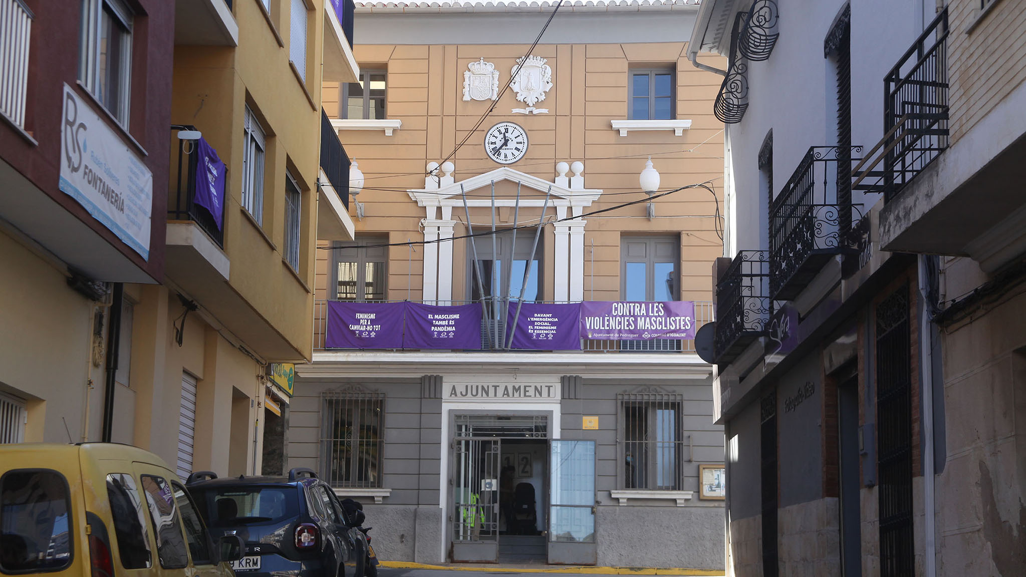 fachada del ayuntamiento de pedreguer