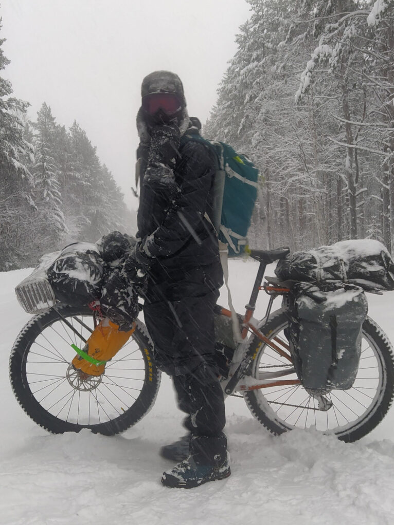 Xavi con todo el equipo en la nieve