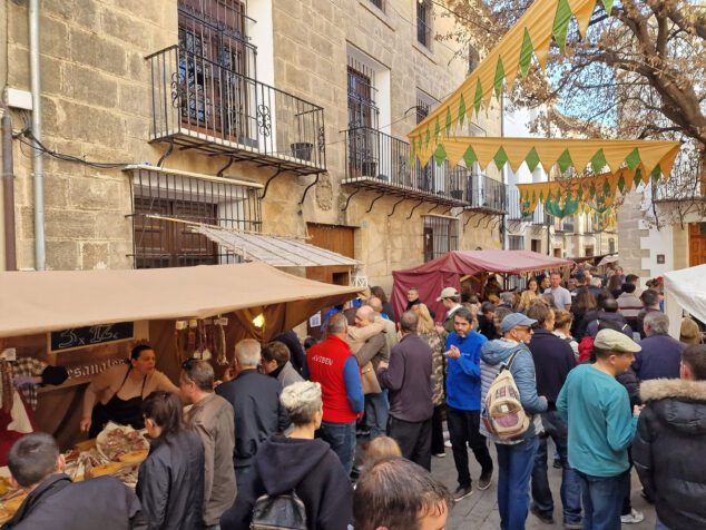 ambiente del mercado medieval de benissa 2024 05