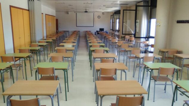 Imagen: Aula preparada para acoger los exámenes PAU en Dénia (1)