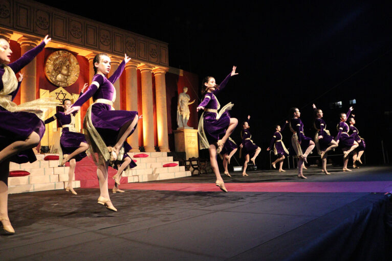 Bailarinas del Misteri de Reis de la Escuela Municipal de Danza de Gata