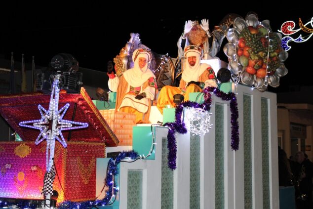 Imagen: Carroza en la Cabalgata de Reyes Magos de Ondara 2024