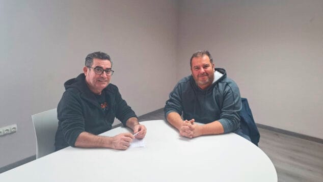 Imagen: El regidor de Medi Ambient de Ondara, Miguel Gomis, se reúne con la asociación de cazadores