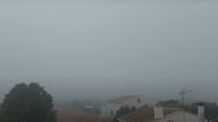 Els Poblets bajo la niebla