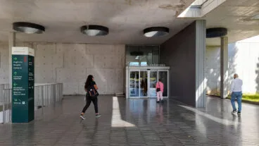 entrada a consultas externas del hospital marina salud de denia