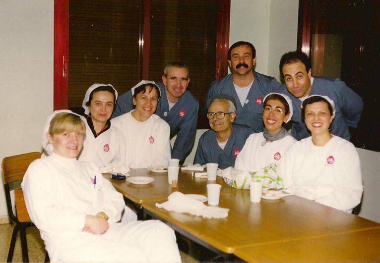 Foto de recuerdo de los trabajadores de la fábrica Ortiz en El Verger