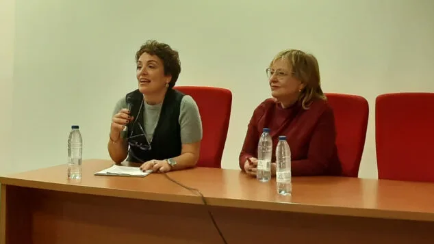 gemma pasqual en la presentacion organizada por associacio cultural ocell