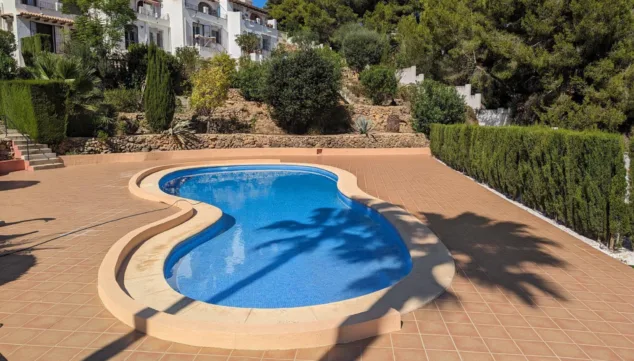 gran piscina comunitaria para darte un chapuzon en verano