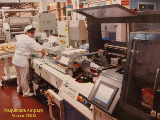 Imagen: Imagen de una maquinista de Ortiz en El Verger - Foto cedida por el Comité de Empresa y trabajadores de Bimbo El Verger