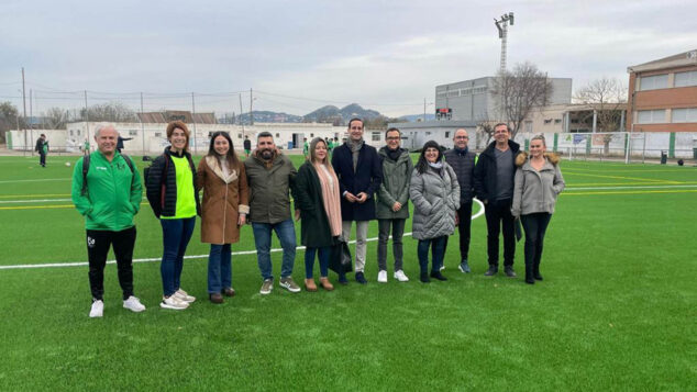 Imagen: Inauguración del césped del campo de fúbtol del Verger