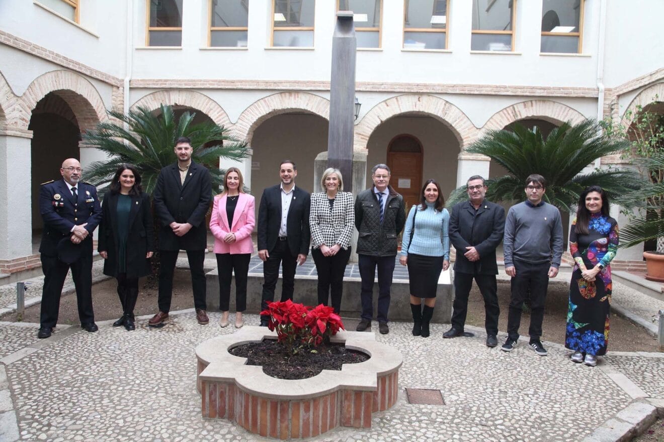 La coporación municipal de Ondara en su recepción a la Consellera de Justicia e Interior, Elisa Núñez