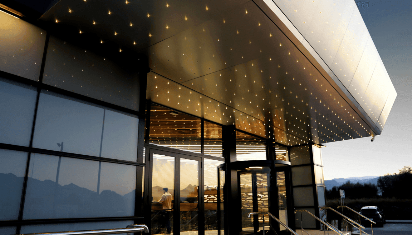 La puerta de entrada al entretenimiento del Casino Mediterráneo Ondara