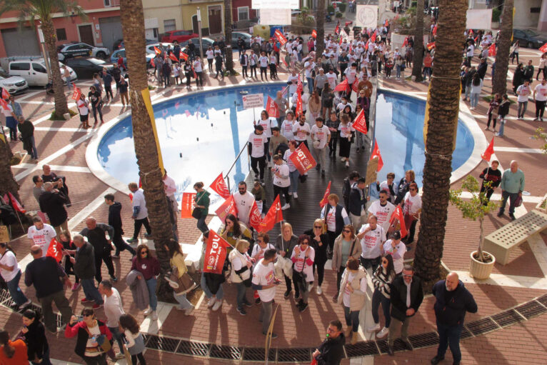 Demonstration for the closure of the Bimbo El Verger 15 factory