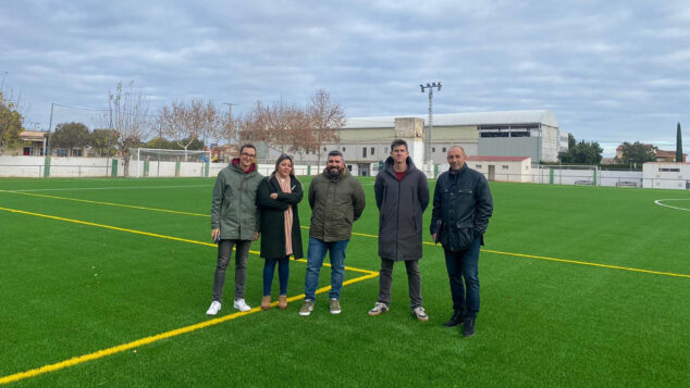 Imagen: Nuevo césped artificial en el campo de fútbol del Verger