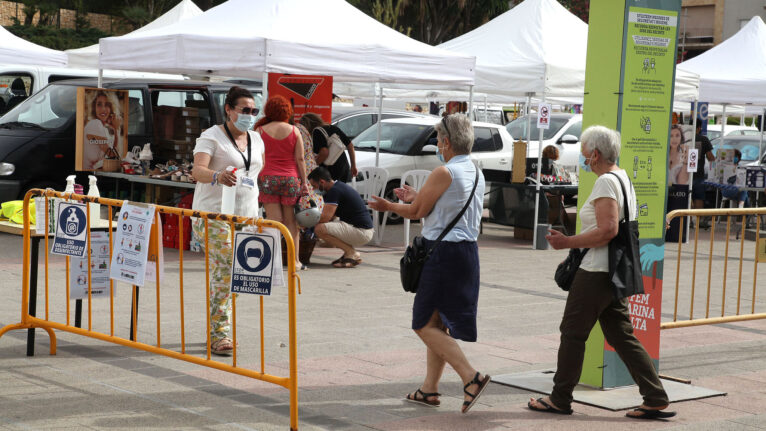 Personas con mascarilla durante la pandemia