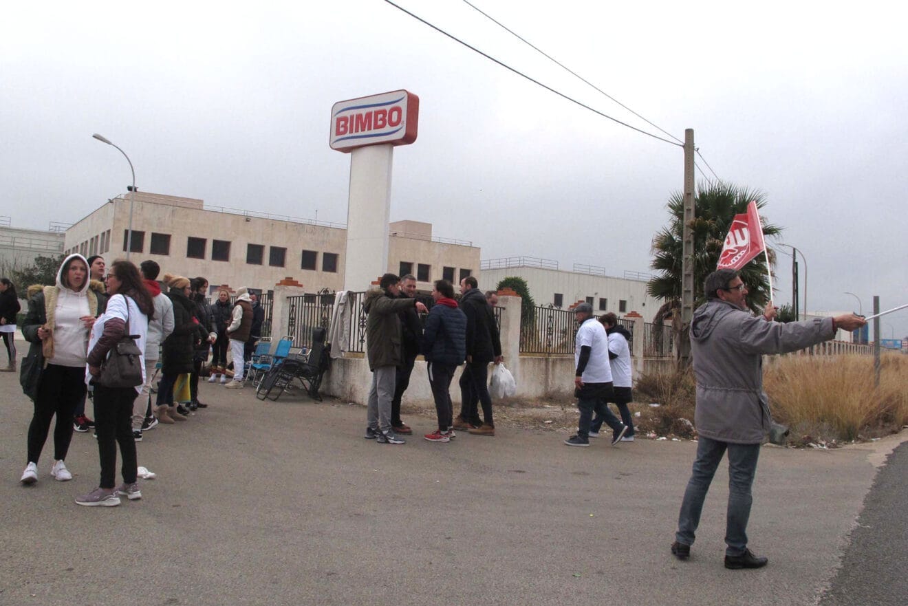 Primer día de huelga de trabajadores de Bimbo El Verger 01