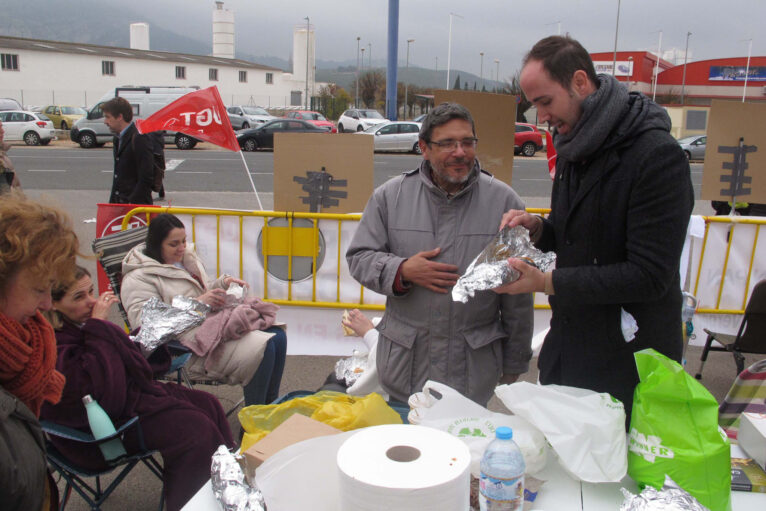 Primer día de huelga de trabajadores de Bimbo El Verger 04