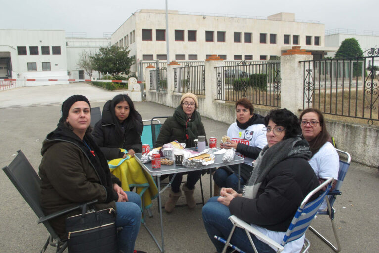 Primer día de huelga de trabajadores de Bimbo El Verger 05