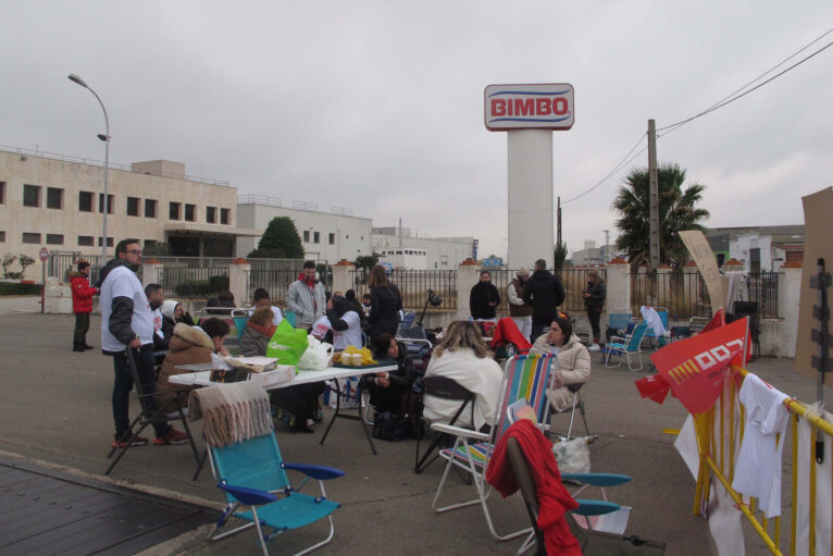 Primer día de huelga de trabajadores de Bimbo El Verger 07