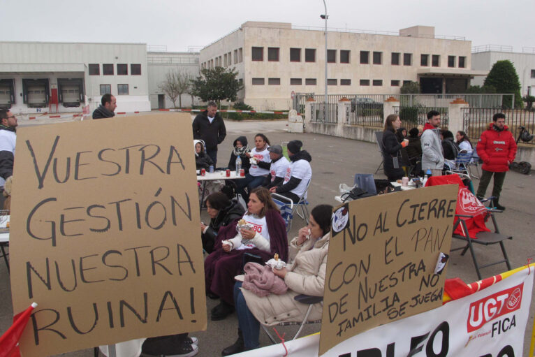 Primer día de huelga de trabajadores de Bimbo El Verger 09