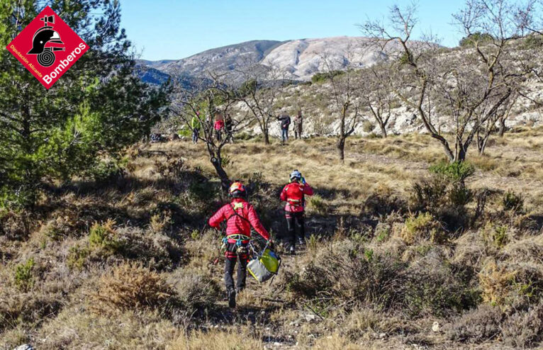 Rescate en la sierra de la Serrella en Castell de Castells