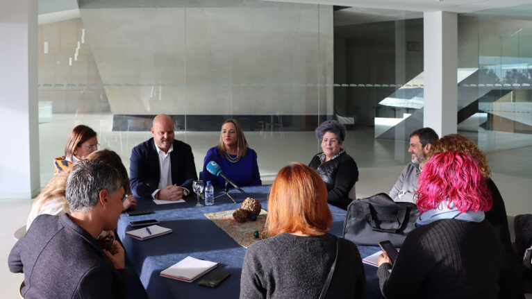 Reunión del Ayuntamiento de Teulada Moraira con la prensa para hacer balance del 2023