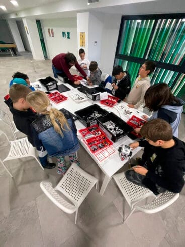 Taller de robótica en el Espai Jove d’Ondara