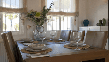 Una mesa hasta para seis comensales