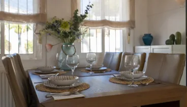 Una mesa hasta para seis comensales