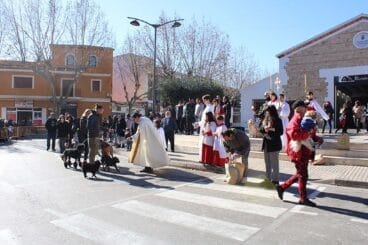 Vecinos de Ondara durante la bendición de animales por Sant Antoni