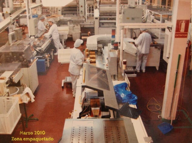 Imagen: Zona de empaquetado en la fábrica de Bimbo en El Verger en 2010