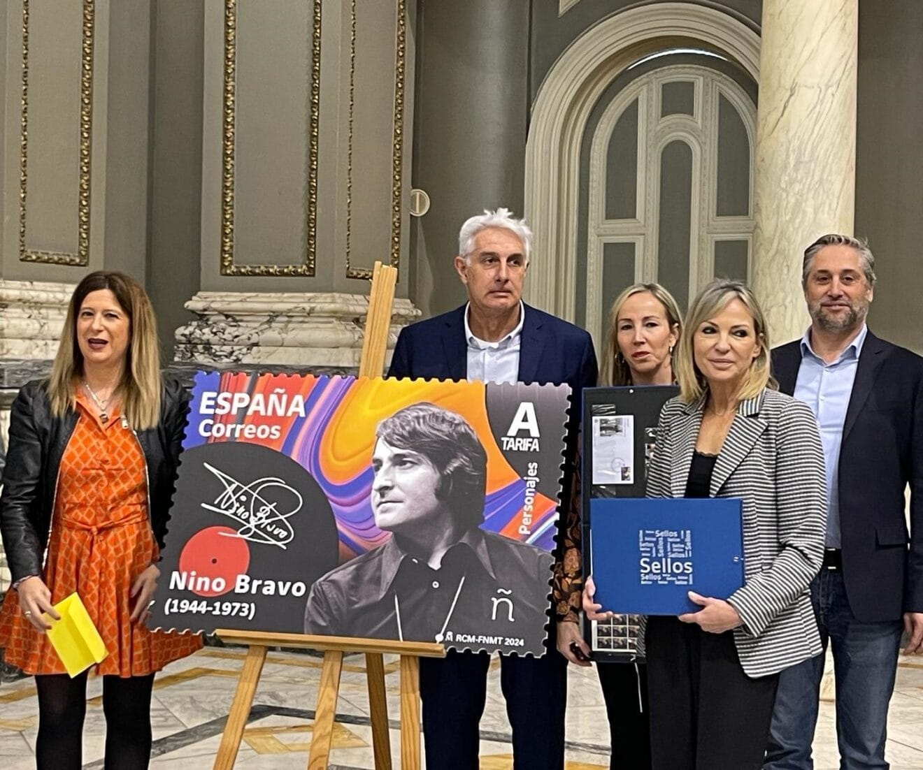 Acto de presentación del nuevo sello postal dedicado a Nino Bravo