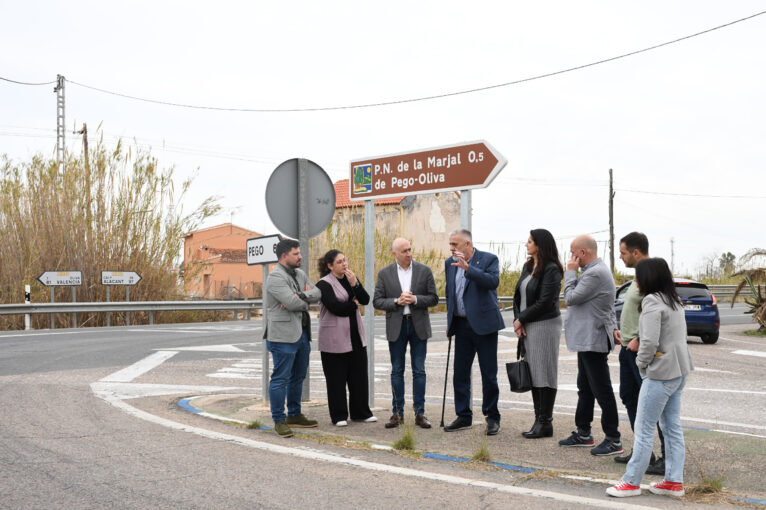 Alejandro Soler visita las antiguas escuelas de Beniarbeig