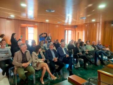 Ambiente en la reunión de Sanidad con los alcaldes de la Marina el día de la reversión