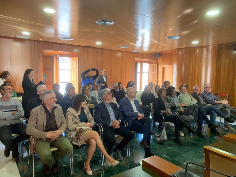 Ambiente en la reunión de Sanidad con los alcaldes de la Marina el día de la reversión