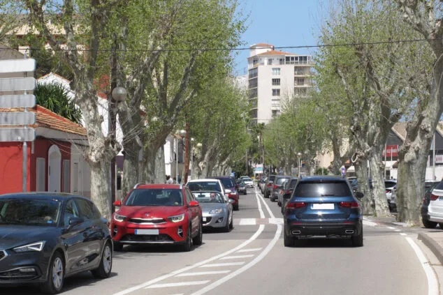 Imagen: Atasco de vehículos en Dénia
