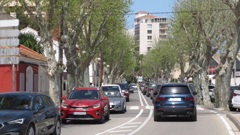 Atasco de vehículos en Dénia destacada