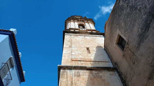 campanario donde se encuentra el antiguo reloj destacada