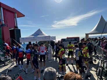 Cientos de vecinos han acudido a la concentración de ciclistas antes de la salida
