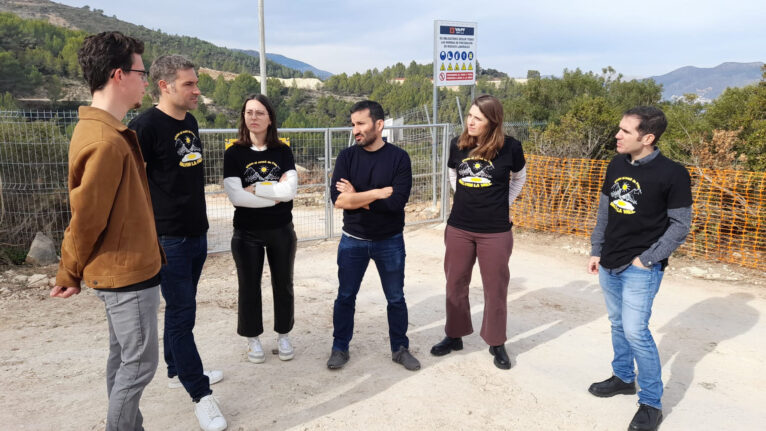 Compromís y Salvem la Vall frente a los terrenos del PAI Medina Llíber