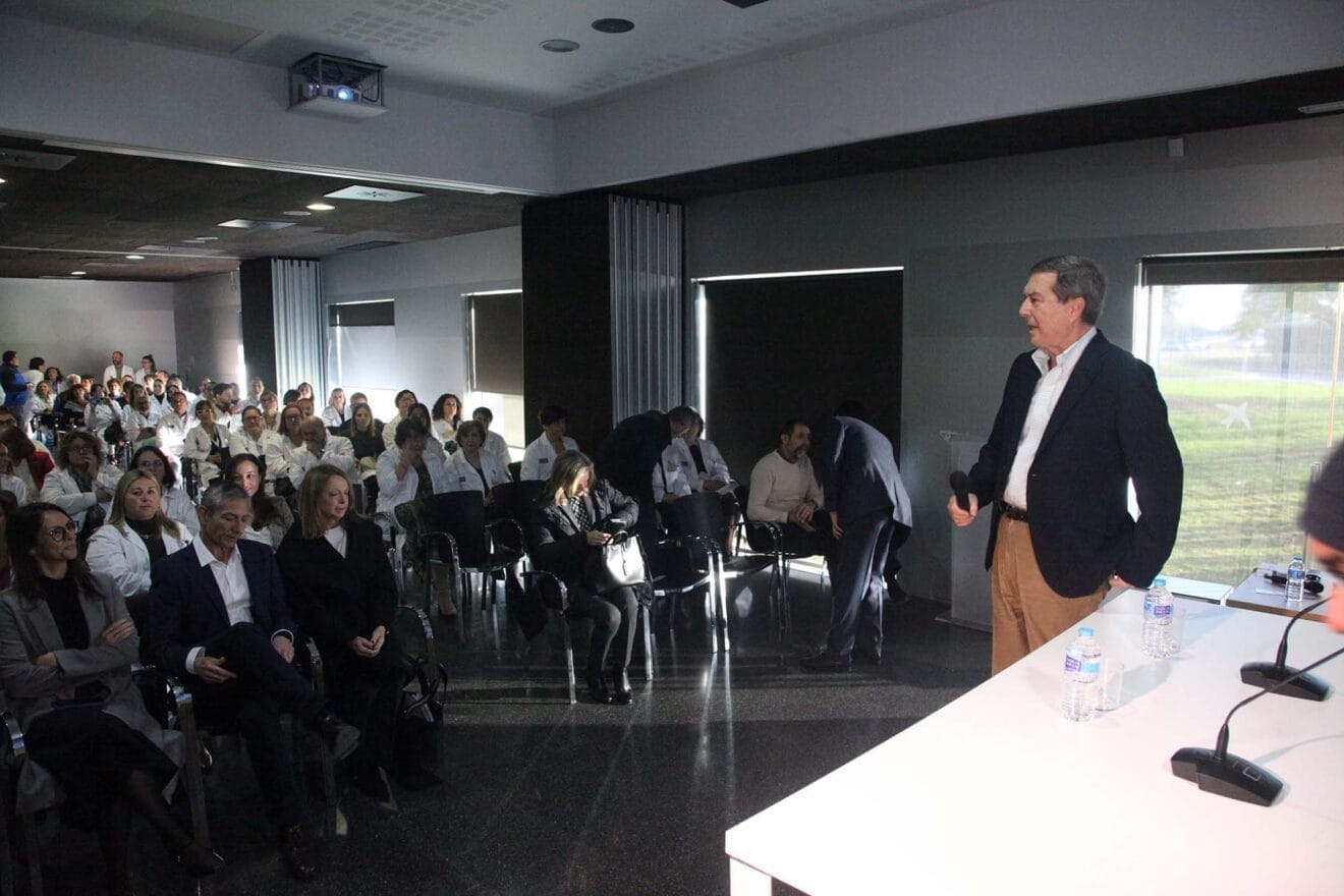 El conseller de Sanidad, Marciano Gómez, en el Hospital de Dénia el día de la reversión