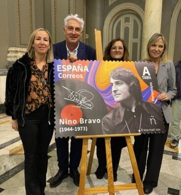 El nuevo sello postal dedicado a Nino Bravo impulsado por la Asociación Filatélica de Calp