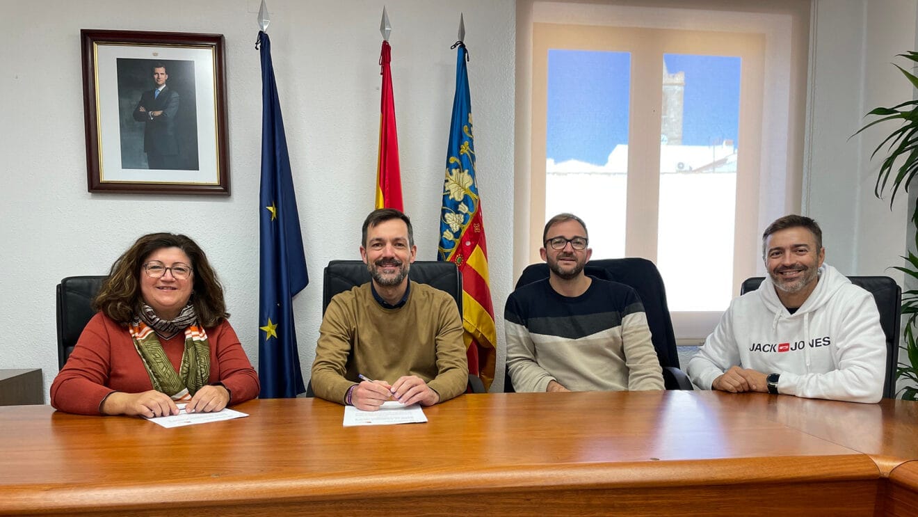 Firma del convenio entre Benitatxell y la Universitat d'Alacant