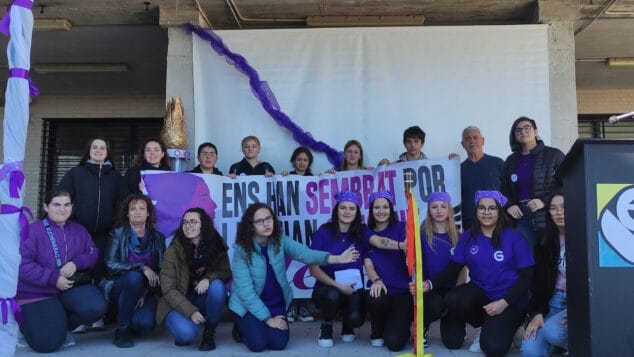 Imagen: Grupos de Acción Feminista de la Marina Alta en el traslado de la antorcha por la igualdad desde Pedreguer a Pego
